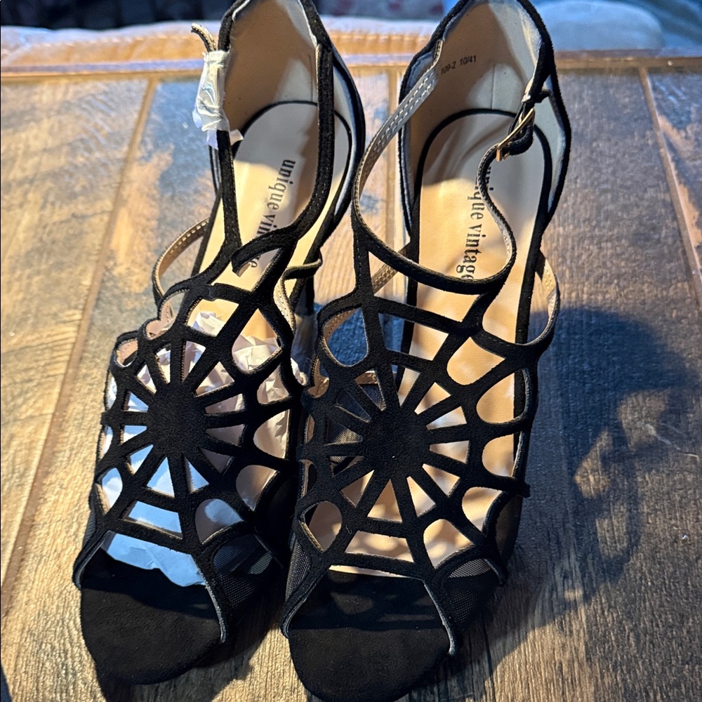 Unique Vintage spider web heels Black